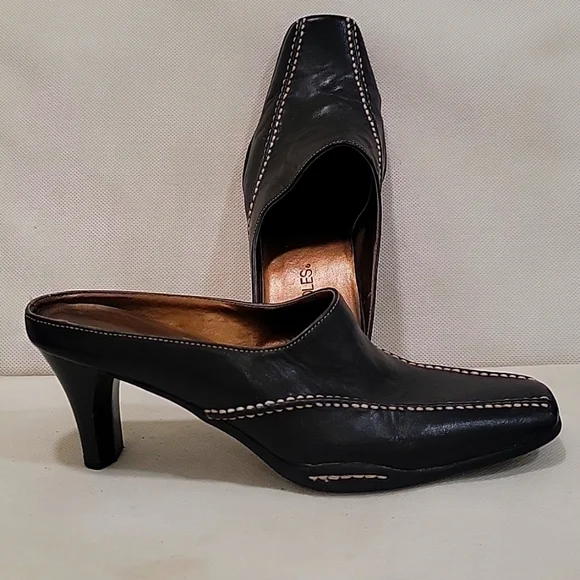 AEROSOLES BLACK LEATHER SLIP-ON 2-1/2" HEELS (sz 9) - Picture 2 of 6